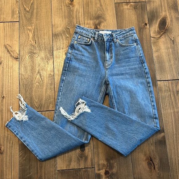 Topshop Denim - Top Shop Mom Jeans | W25-L32